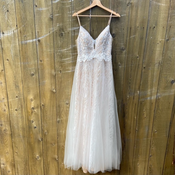 White and Beige Scallop Embroidered Tulle Maxi Dress 🌿 - Picture 3 of 16